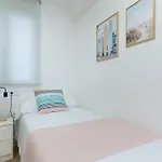 Cozy 3br In Puertochico, Center דירה
