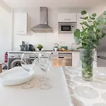 Cozy 3br In Puertochico, Center דירה סנטנדר